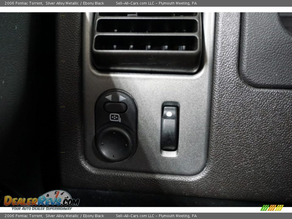 2006 Pontiac Torrent Silver Alloy Metallic / Ebony Black Photo #29