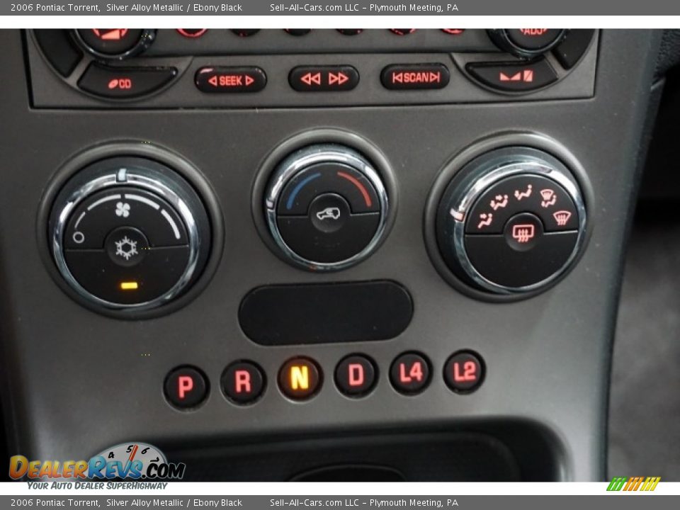 2006 Pontiac Torrent Silver Alloy Metallic / Ebony Black Photo #34