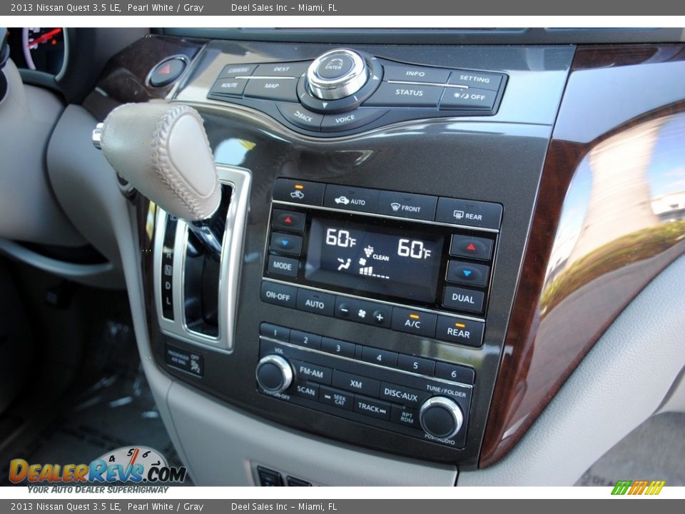 2013 Nissan Quest 3.5 LE Pearl White / Gray Photo #22