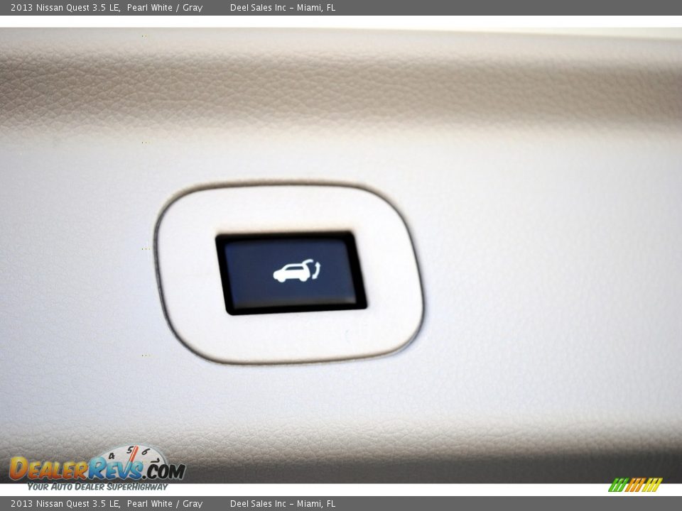 2013 Nissan Quest 3.5 LE Pearl White / Gray Photo #24