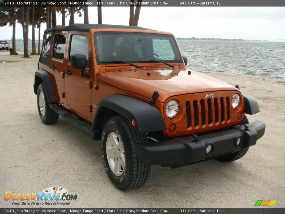Front 3/4 View of 2010 Jeep Wrangler Unlimited Sport Photo #1