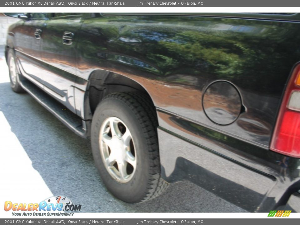 2001 GMC Yukon XL Denali AWD Onyx Black / Neutral Tan/Shale Photo #4