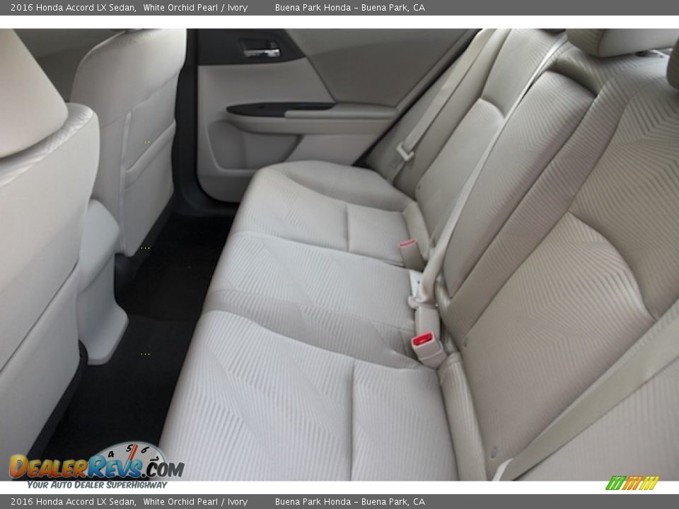 2016 Honda Accord LX Sedan White Orchid Pearl / Ivory Photo #11