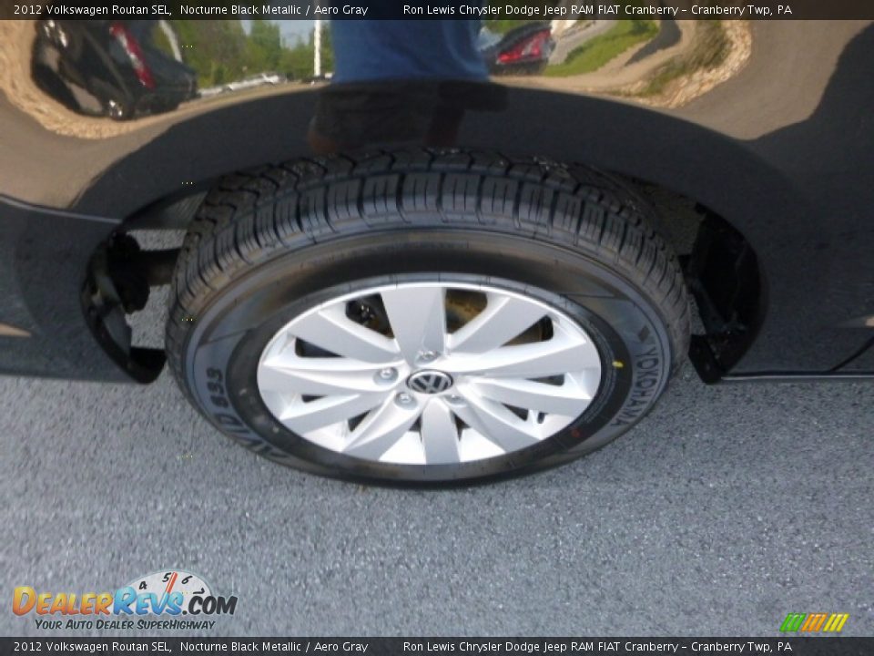 2012 Volkswagen Routan SEL Nocturne Black Metallic / Aero Gray Photo #3