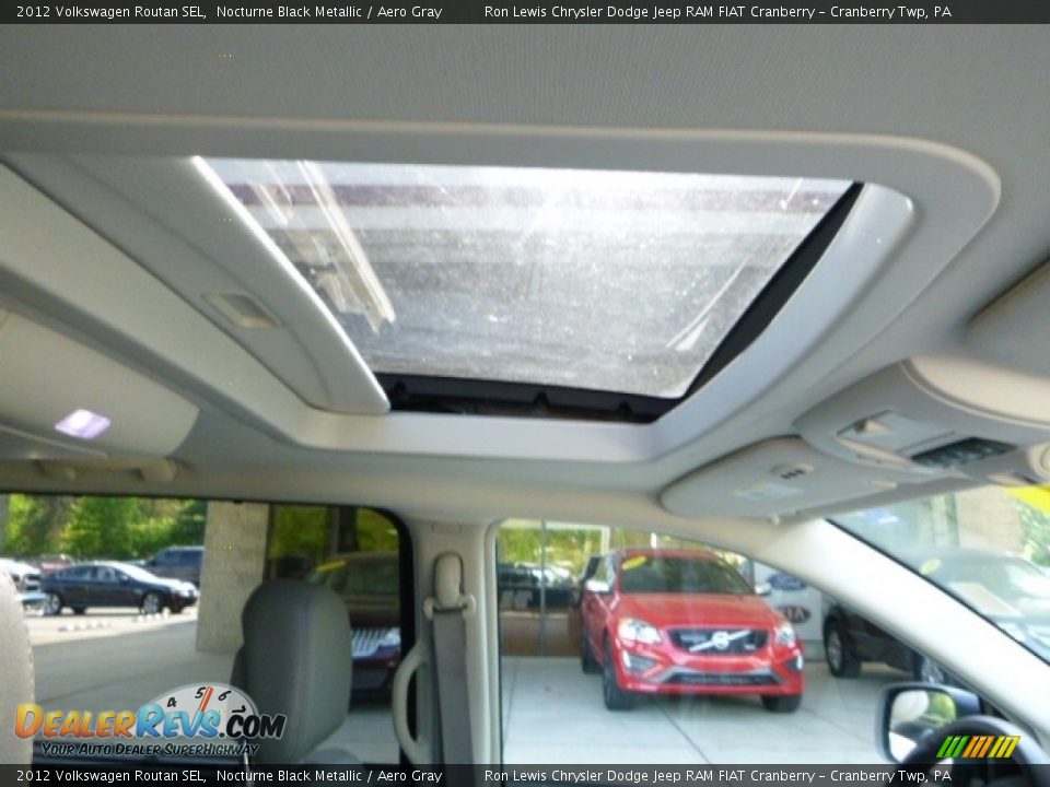 2012 Volkswagen Routan SEL Nocturne Black Metallic / Aero Gray Photo #6
