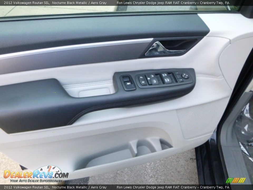 2012 Volkswagen Routan SEL Nocturne Black Metallic / Aero Gray Photo #15