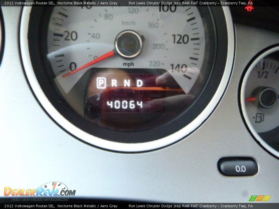 2012 Volkswagen Routan SEL Nocturne Black Metallic / Aero Gray Photo #18