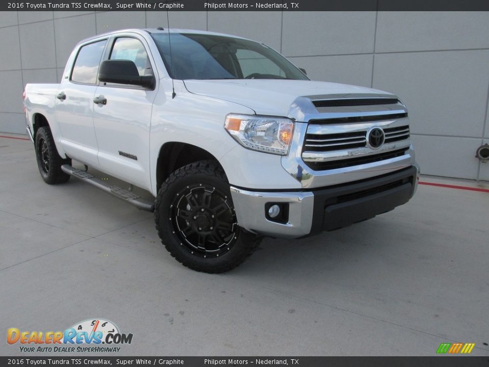 2016 Toyota Tundra TSS CrewMax Super White / Graphite Photo #2