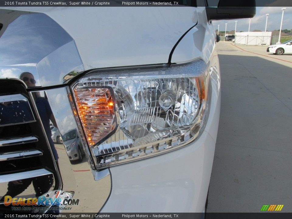 2016 Toyota Tundra TSS CrewMax Super White / Graphite Photo #9