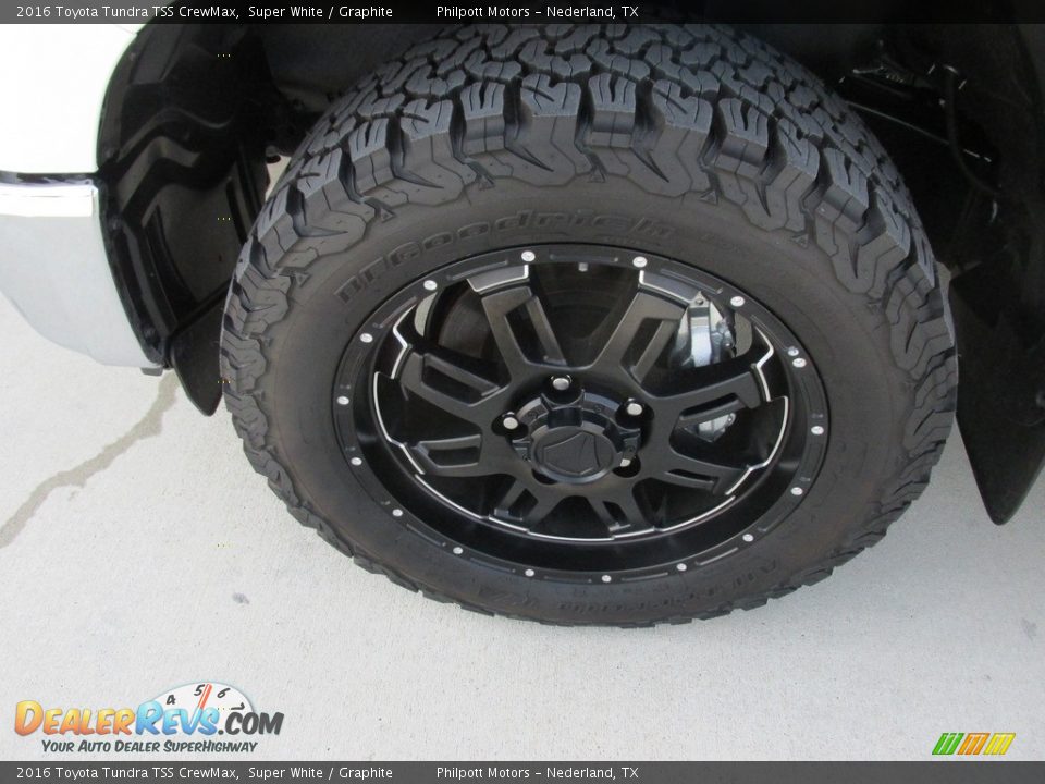 2016 Toyota Tundra TSS CrewMax Super White / Graphite Photo #11