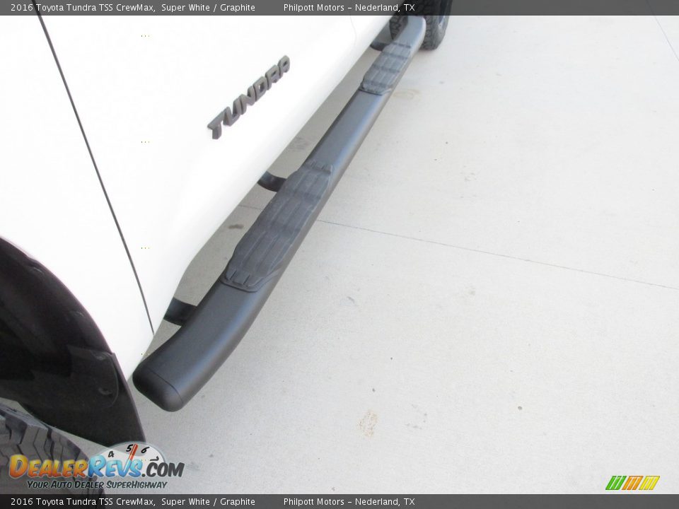 2016 Toyota Tundra TSS CrewMax Super White / Graphite Photo #12
