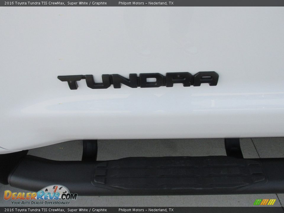 2016 Toyota Tundra TSS CrewMax Super White / Graphite Photo #14