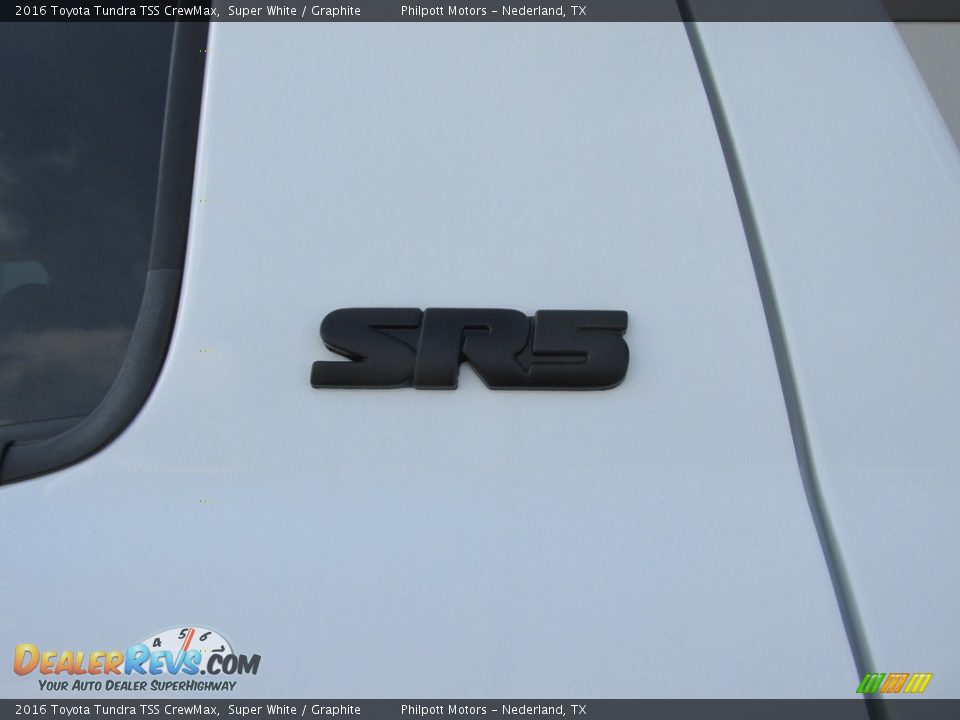 2016 Toyota Tundra TSS CrewMax Super White / Graphite Photo #15