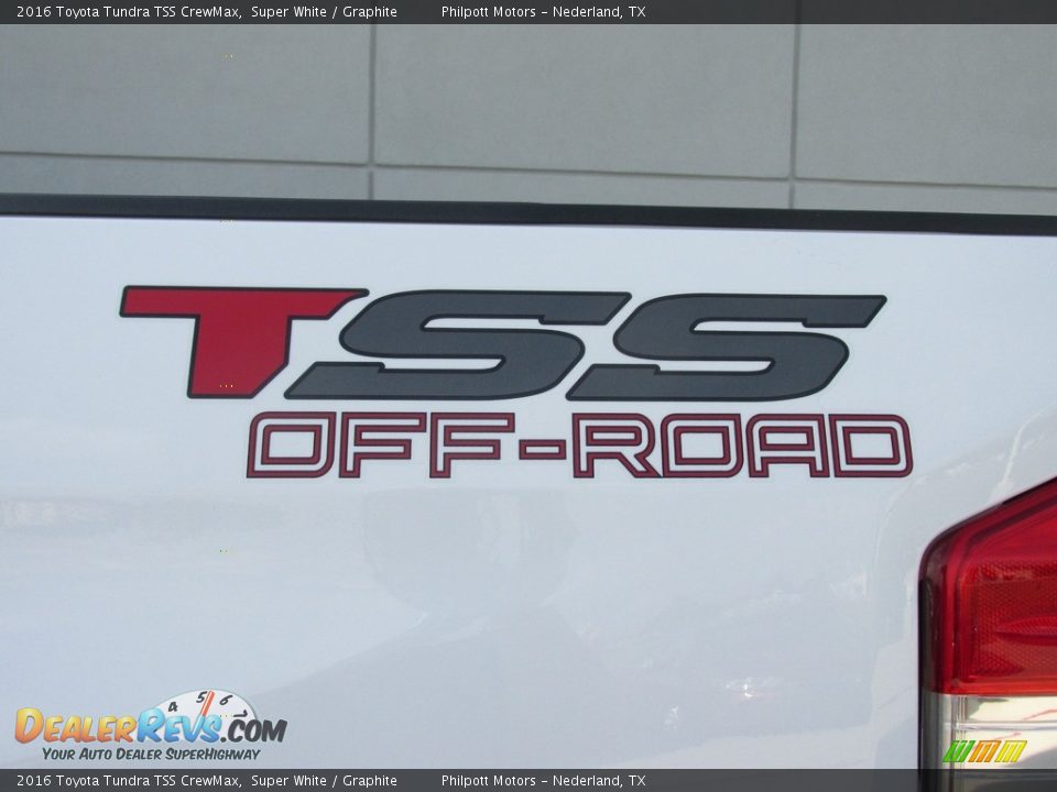 2016 Toyota Tundra TSS CrewMax Super White / Graphite Photo #16