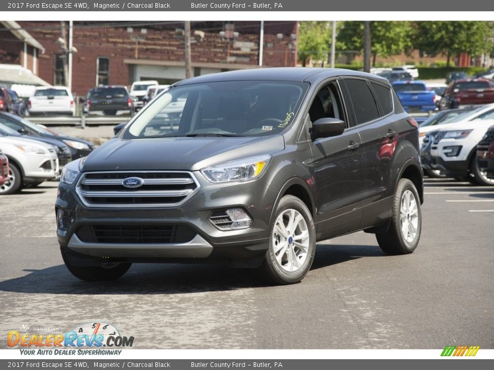 Front 3/4 View of 2017 Ford Escape SE 4WD Photo #1