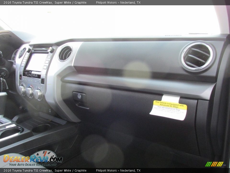 2016 Toyota Tundra TSS CrewMax Super White / Graphite Photo #17