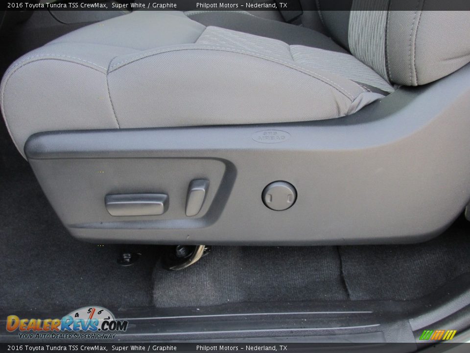 2016 Toyota Tundra TSS CrewMax Super White / Graphite Photo #23