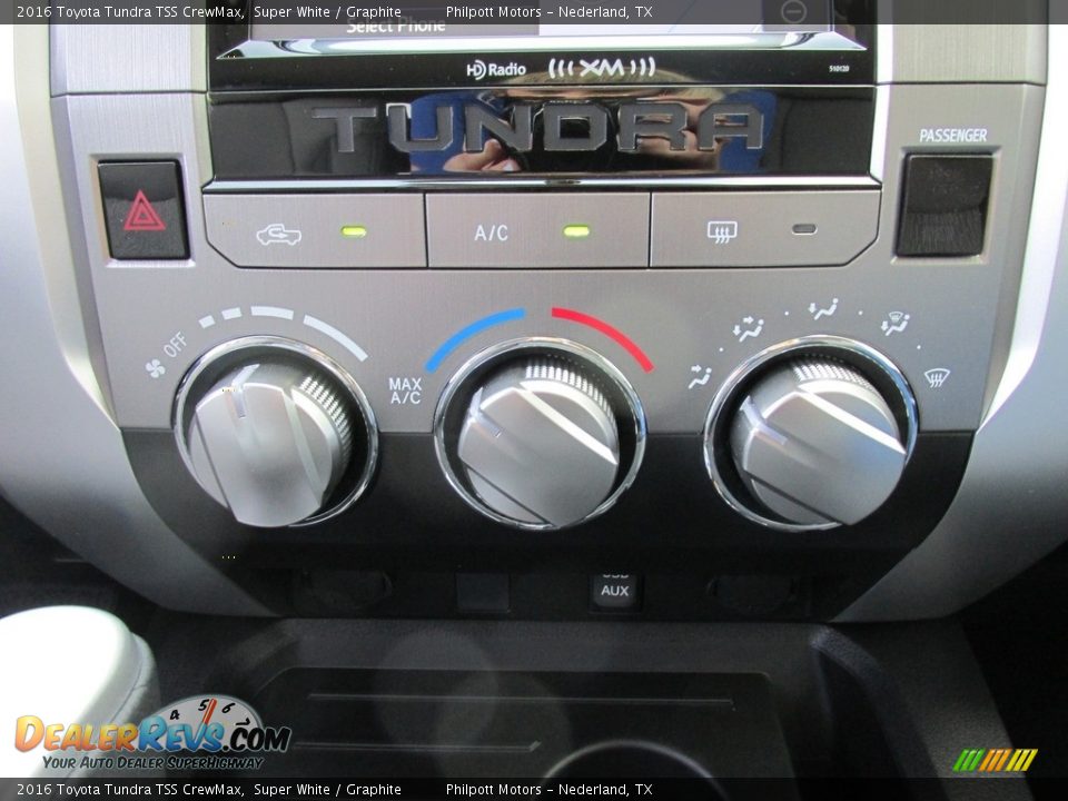 2016 Toyota Tundra TSS CrewMax Super White / Graphite Photo #27