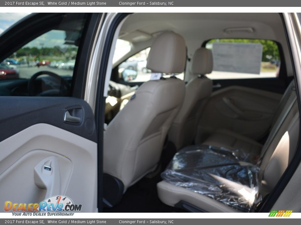 2017 Ford Escape SE White Gold / Medium Light Stone Photo #8
