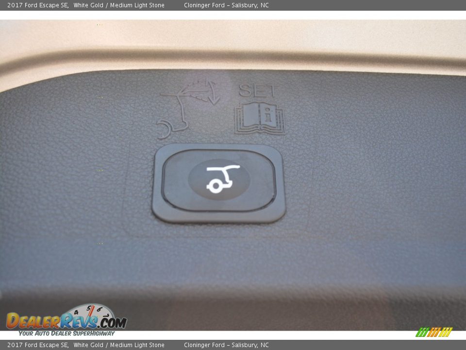 2017 Ford Escape SE White Gold / Medium Light Stone Photo #10