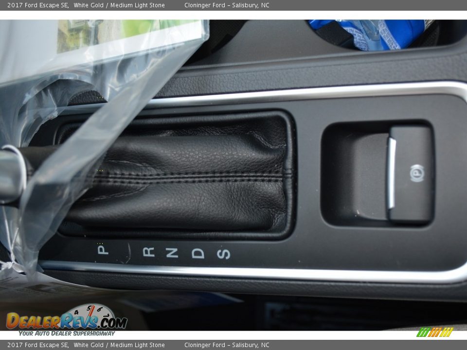 2017 Ford Escape SE White Gold / Medium Light Stone Photo #17