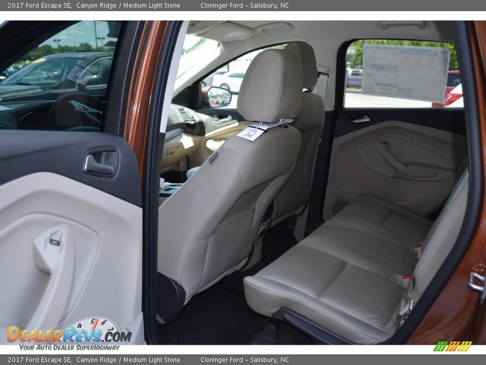 2017 Ford Escape SE Canyon Ridge / Medium Light Stone Photo #8