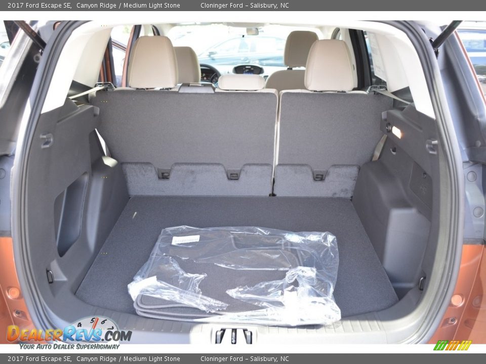 2017 Ford Escape SE Canyon Ridge / Medium Light Stone Photo #9