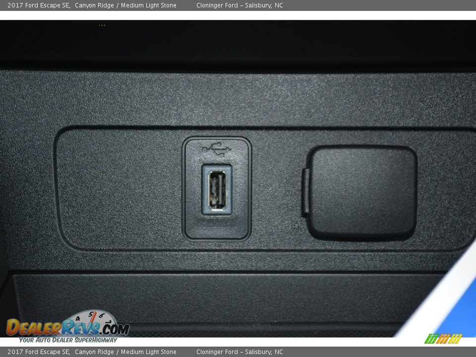 2017 Ford Escape SE Canyon Ridge / Medium Light Stone Photo #13
