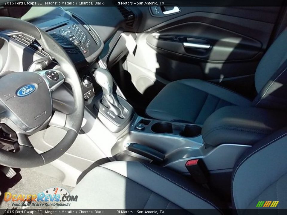 2016 Ford Escape SE Magnetic Metallic / Charcoal Black Photo #5