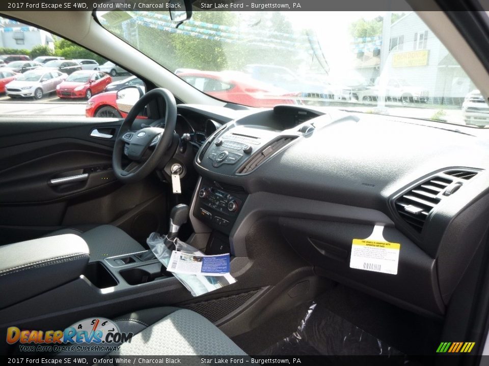 2017 Ford Escape SE 4WD Oxford White / Charcoal Black Photo #5