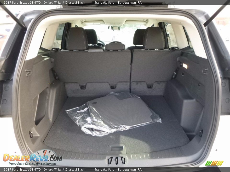 2017 Ford Escape SE 4WD Oxford White / Charcoal Black Photo #8