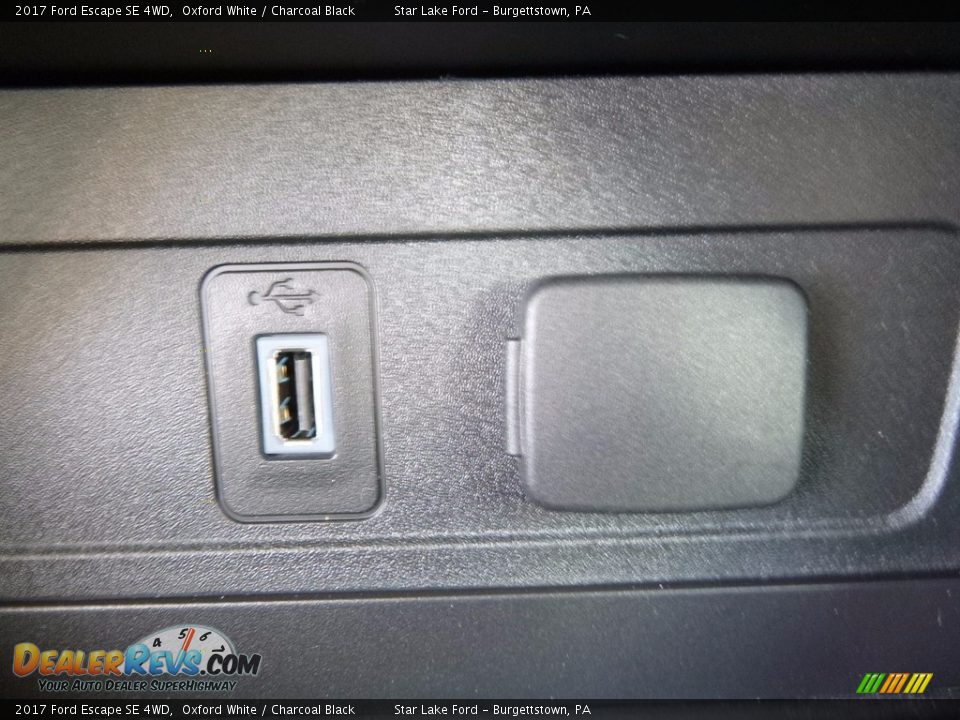 2017 Ford Escape SE 4WD Oxford White / Charcoal Black Photo #18