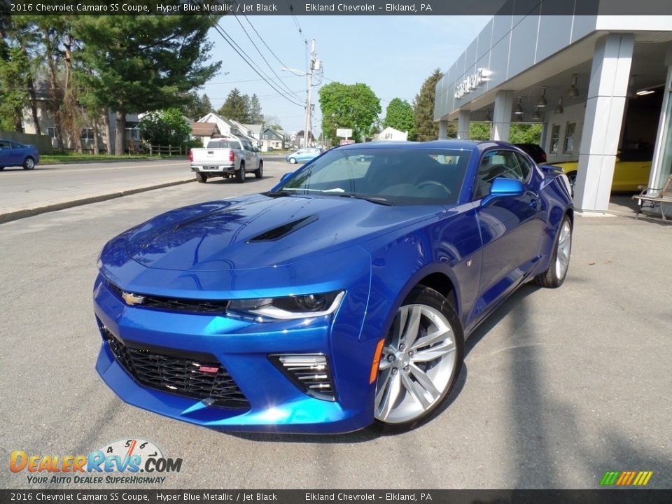 Front 3/4 View of 2016 Chevrolet Camaro SS Coupe Photo #1