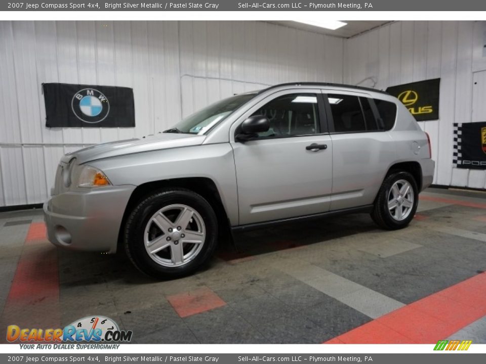 2007 Jeep Compass Sport 4x4 Bright Silver Metallic / Pastel Slate Gray Photo #2