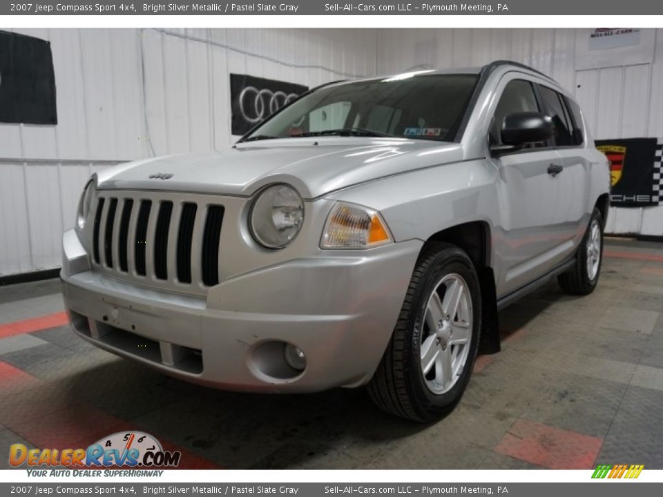 2007 Jeep Compass Sport 4x4 Bright Silver Metallic / Pastel Slate Gray Photo #3