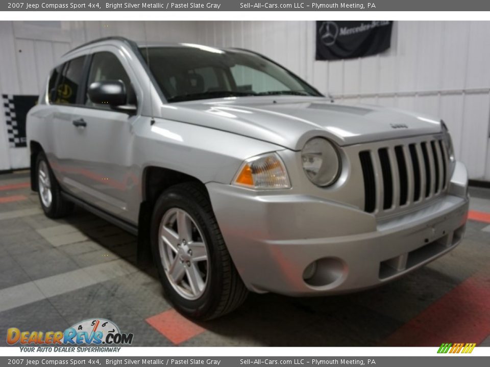 2007 Jeep Compass Sport 4x4 Bright Silver Metallic / Pastel Slate Gray Photo #5