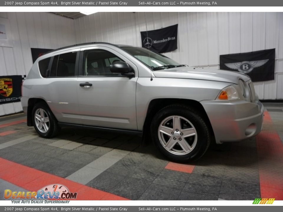 2007 Jeep Compass Sport 4x4 Bright Silver Metallic / Pastel Slate Gray Photo #6