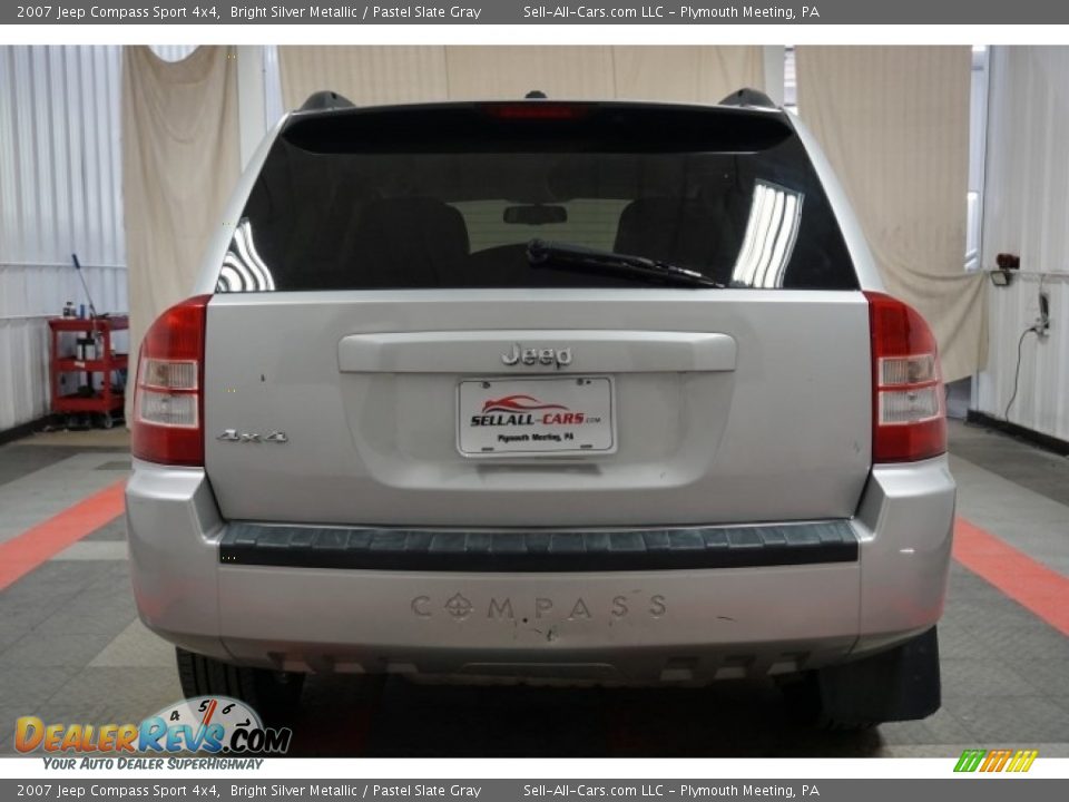 2007 Jeep Compass Sport 4x4 Bright Silver Metallic / Pastel Slate Gray Photo #9