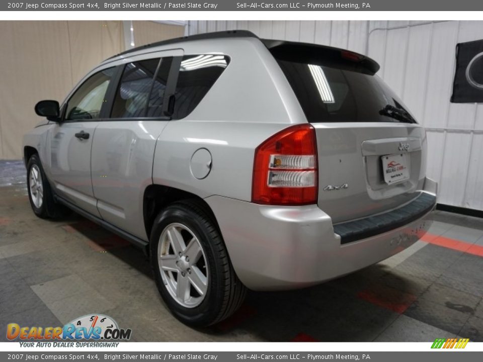 2007 Jeep Compass Sport 4x4 Bright Silver Metallic / Pastel Slate Gray Photo #10