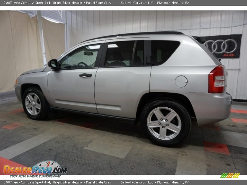 2007 Jeep Compass Sport 4x4 Bright Silver Metallic / Pastel Slate Gray Photo #11