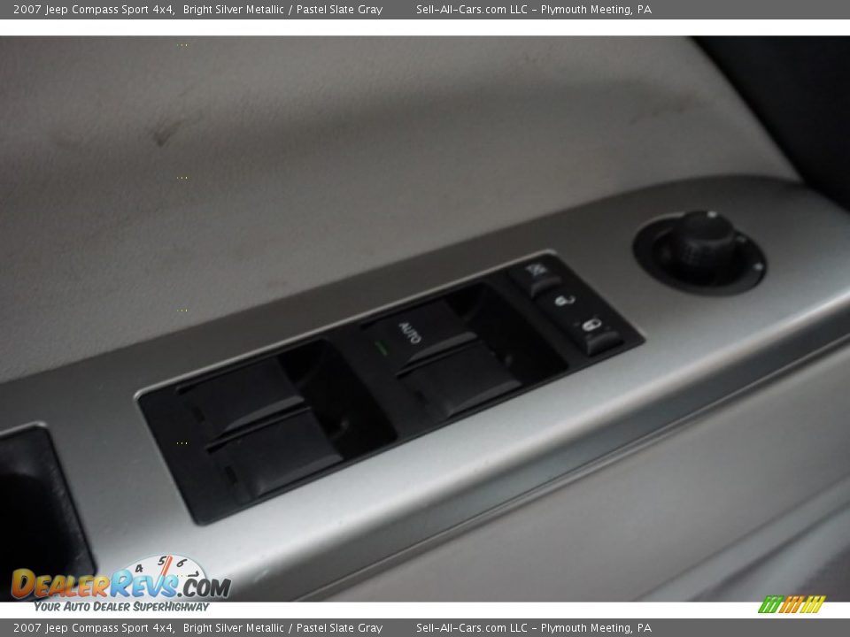 2007 Jeep Compass Sport 4x4 Bright Silver Metallic / Pastel Slate Gray Photo #13