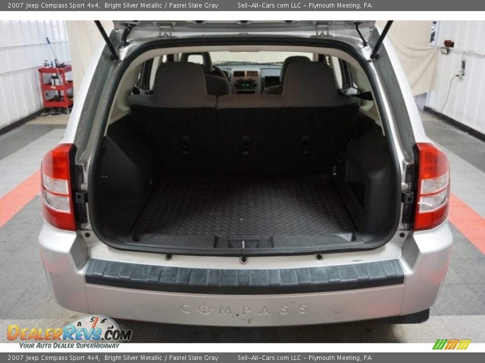 2007 Jeep Compass Sport 4x4 Bright Silver Metallic / Pastel Slate Gray Photo #20
