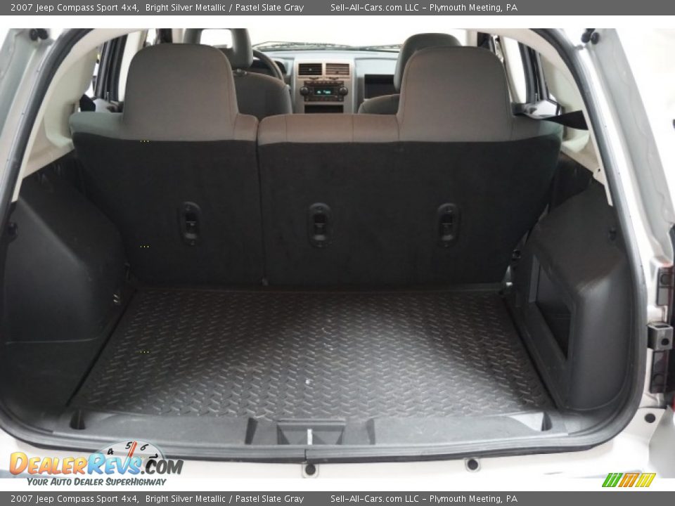 2007 Jeep Compass Sport 4x4 Bright Silver Metallic / Pastel Slate Gray Photo #21