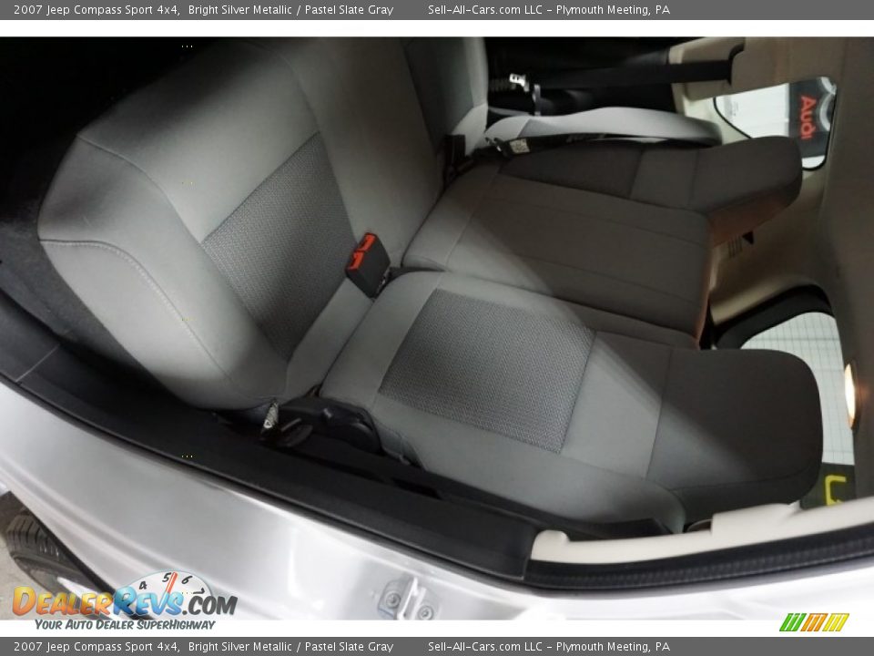 2007 Jeep Compass Sport 4x4 Bright Silver Metallic / Pastel Slate Gray Photo #22
