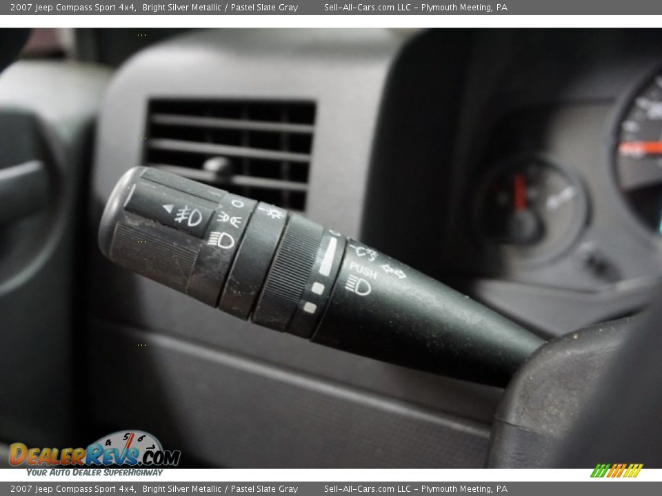 2007 Jeep Compass Sport 4x4 Bright Silver Metallic / Pastel Slate Gray Photo #29