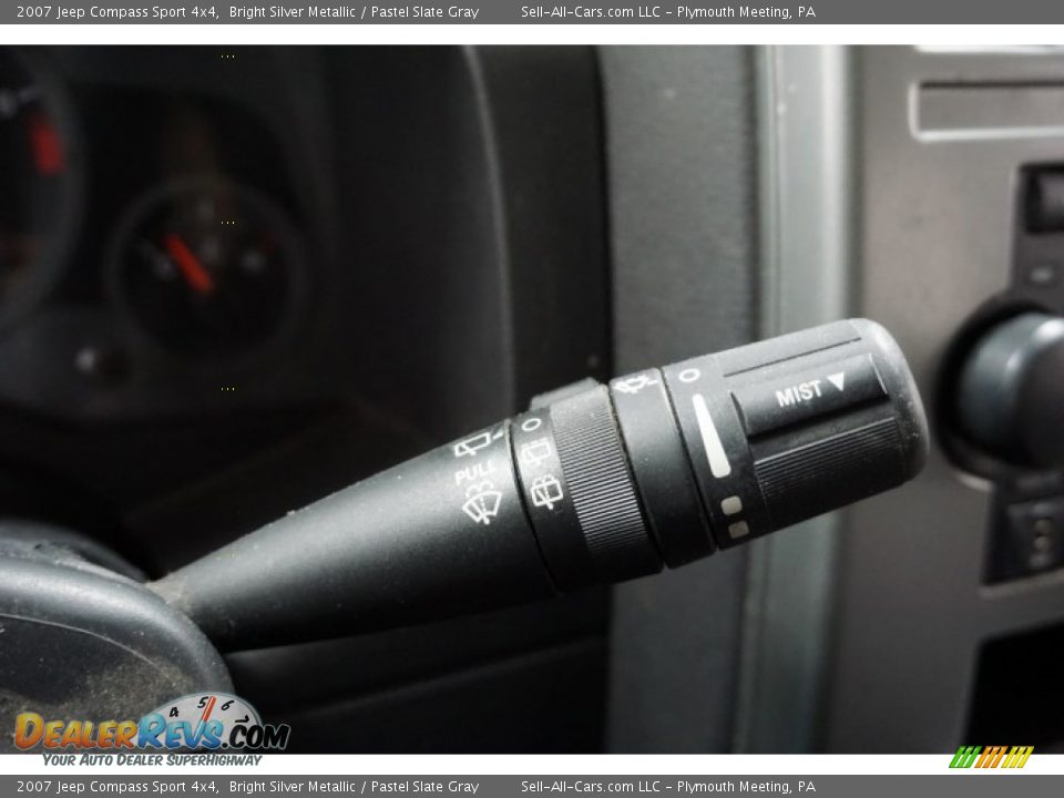 2007 Jeep Compass Sport 4x4 Bright Silver Metallic / Pastel Slate Gray Photo #30