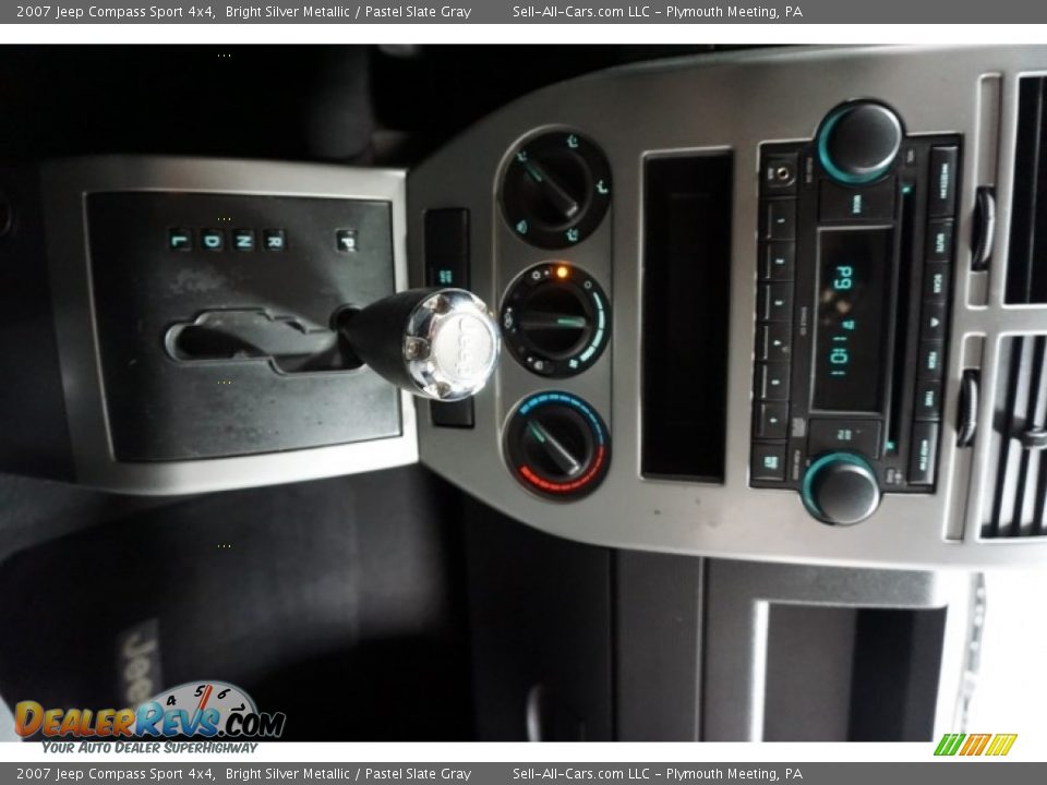 2007 Jeep Compass Sport 4x4 Bright Silver Metallic / Pastel Slate Gray Photo #33