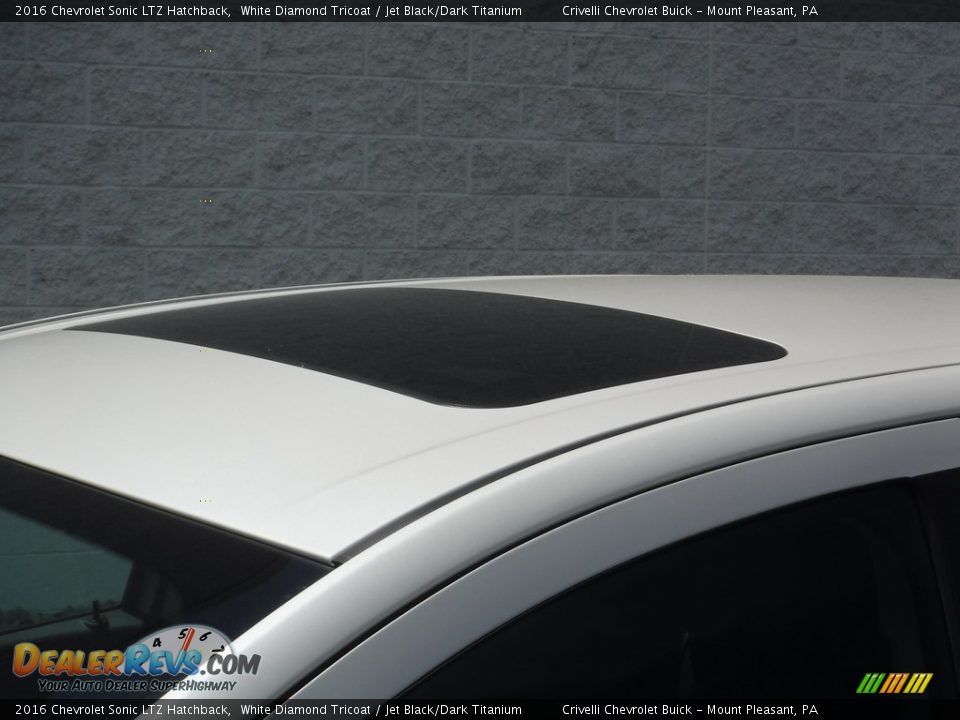 2016 Chevrolet Sonic LTZ Hatchback White Diamond Tricoat / Jet Black/Dark Titanium Photo #4
