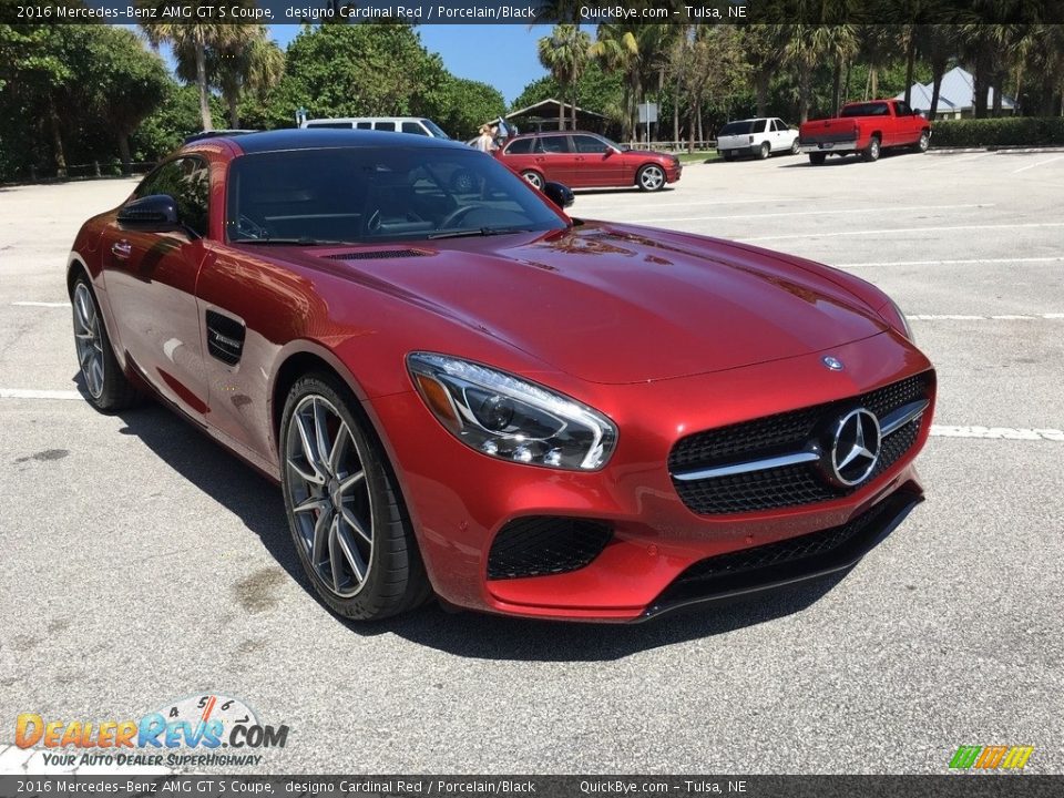 Front 3/4 View of 2016 Mercedes-Benz AMG GT S Coupe Photo #2