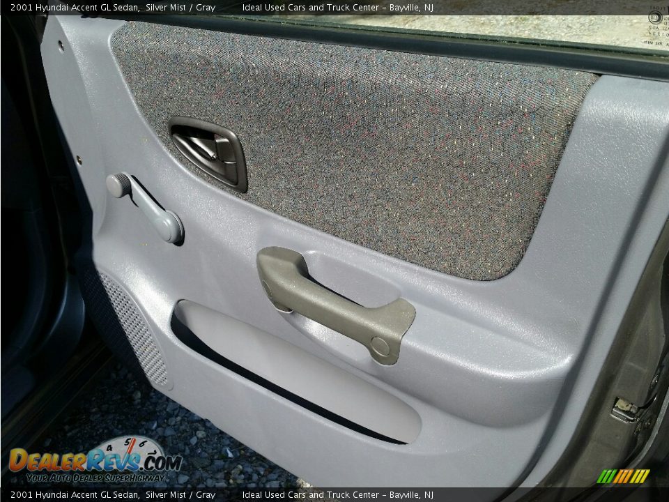 2001 Hyundai Accent GL Sedan Silver Mist / Gray Photo #10